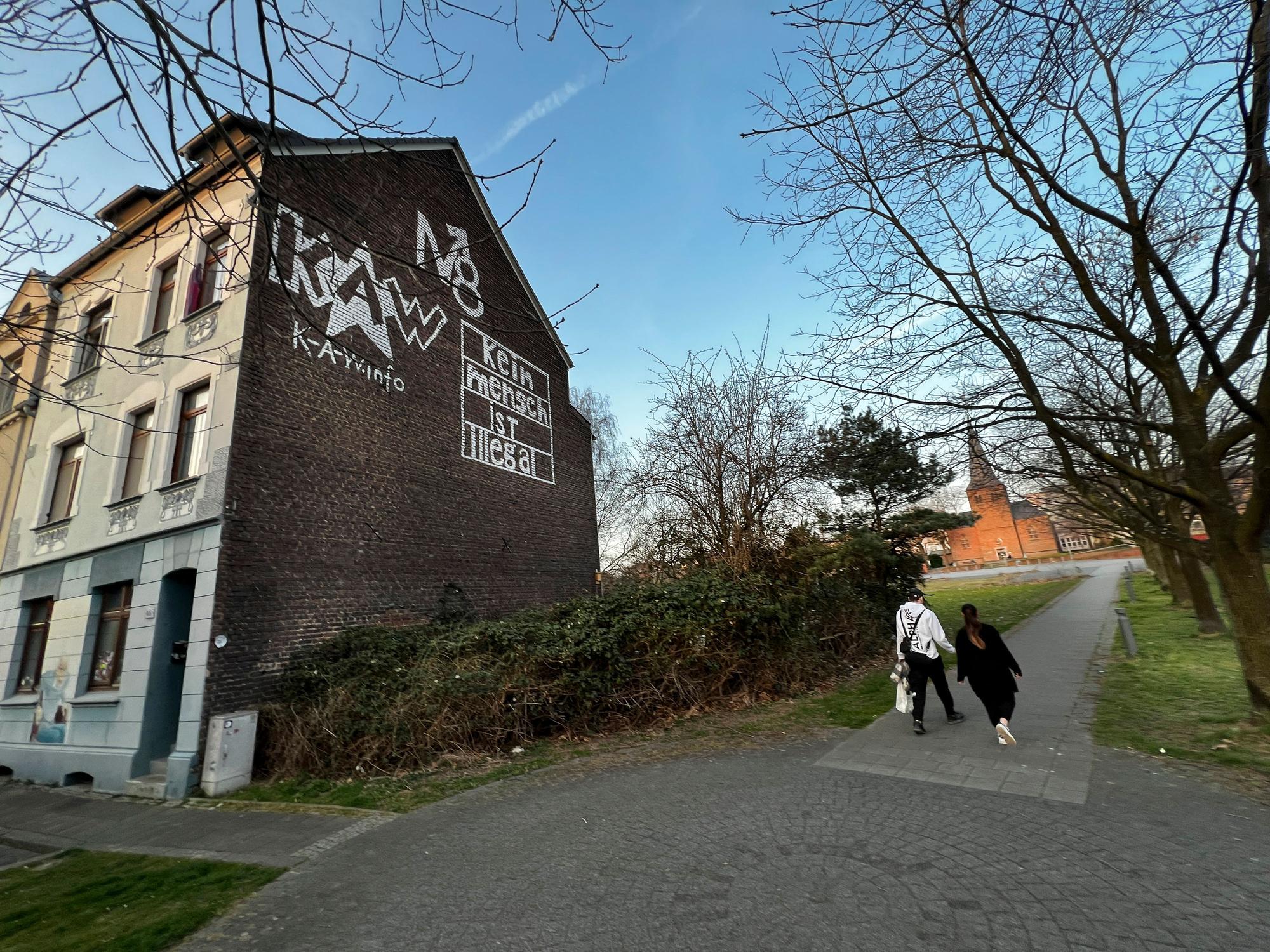 Im tiefsten Wiesdorfer Westen: Hier soll das Businessquartier Niederfeldstraße entstehen. Foto: Ralf Krieger