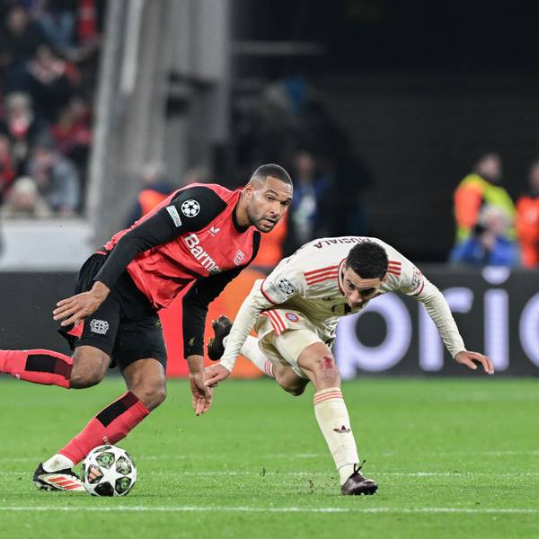11.03.2025, Nordrhein-Westfalen, Leverkusen: Fußball: Champions League, Bayer Leverkusen - Bayern München, K.o.-Runde, Achtelfinale, Rückspiele, BayArena. Bayers Jonathan Tah (l) in Aktion gegen Münchens Jamal Musiala. Foto: Federico Gambarini/dpa +++ dpa-Bildfunk +++