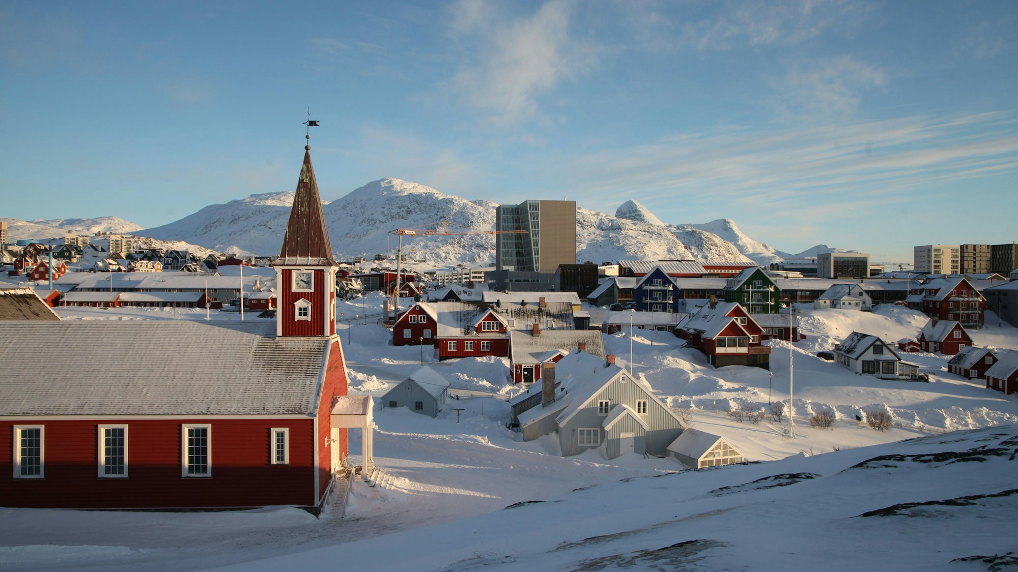 Das Bild zeigt den Stadtkern der grönländischen Hauptstadt Nuuk.Foto: Steffen Trumpf/dpa