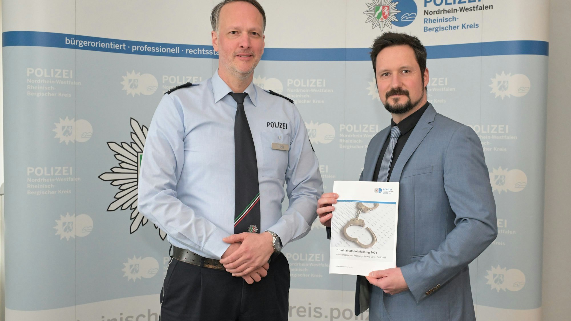 Direktionsleiter Marc André Linden (r.) mit Pressesprecher Christian Tholl (l.)