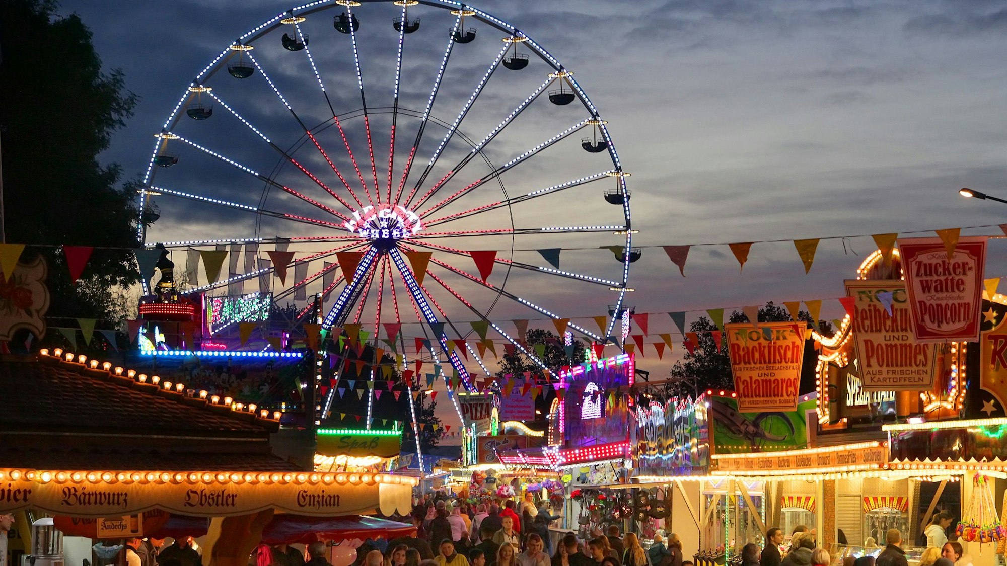 Viel los ist im Rhein-Erft-Kreis: Zum Beispiel beim Hubertusmarkt in Bergheim.