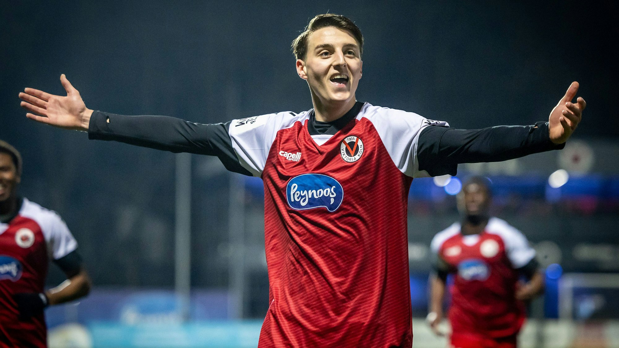 3. Liga: FC Viktoria Köln - Rot-Weiß Essen, 12.03.2025 Jubel zum 1:0 durch Malek El Mala FC Viktoria Köln, 42 Köln, 12.03.2025, 28. Spieltag der 3. Fußball-Liga, FC Viktoria Köln - Rot-Weiß Essen im Sportpark Hoehenberg in Köln. Die DFL-Bestimmungen verbieten die Verwendung von Fotografien als Bildsequenzen und / oder Quasi-Videos. *** 3 Liga FC Viktoria Köln Rot Weiß Essen, 12 03 2025 Cheering for 1 0 by Malek El Mala FC Viktoria Köln, 42 Köln, 12 03 2025, 28 matchday of the 3 soccer league, FC Viktoria Köln Rot Weiß Essen at Sportpark Hoehenberg in Cologne The DFL regulations prohibit the use of photographs as image sequences and or quasi videos Copyright: xBEAUTIFULxSPORTS/LeahxKohringx