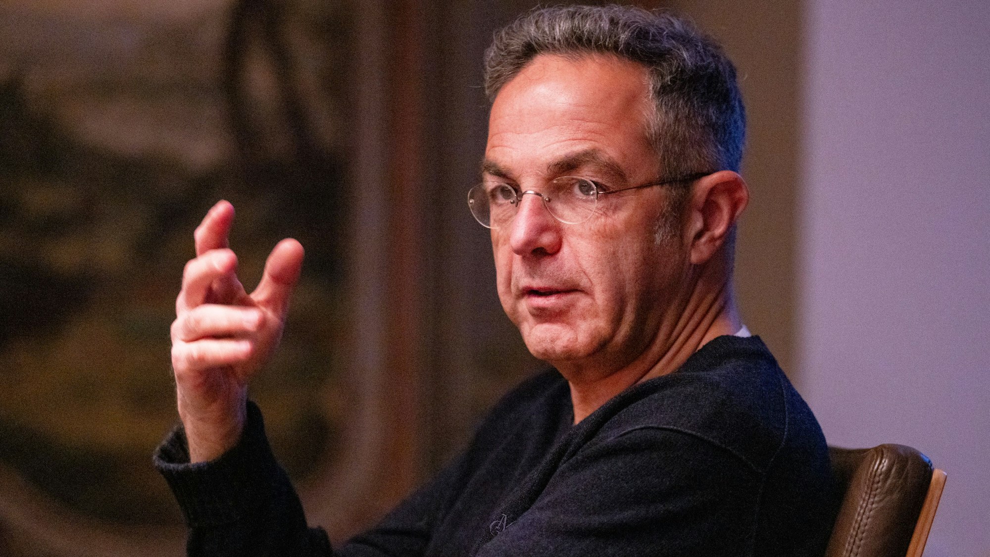 11.03.2025, Köln: Treffen zwischen Erzbischof Jacques Mourad (kath. Kirche in Syrien) und dem Schriftsteller Navid Kermani im Erzbischöflichen Generalvikariat.
Im Bild v.l.n.r. Navid Kermani.
Foto: Michael Bause