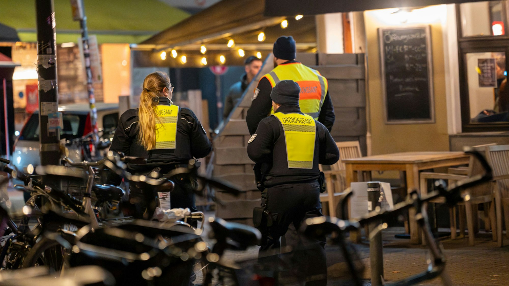 Das Ordnungsamt patrouilliert am Wochenende abends am Brüsseler Platz.