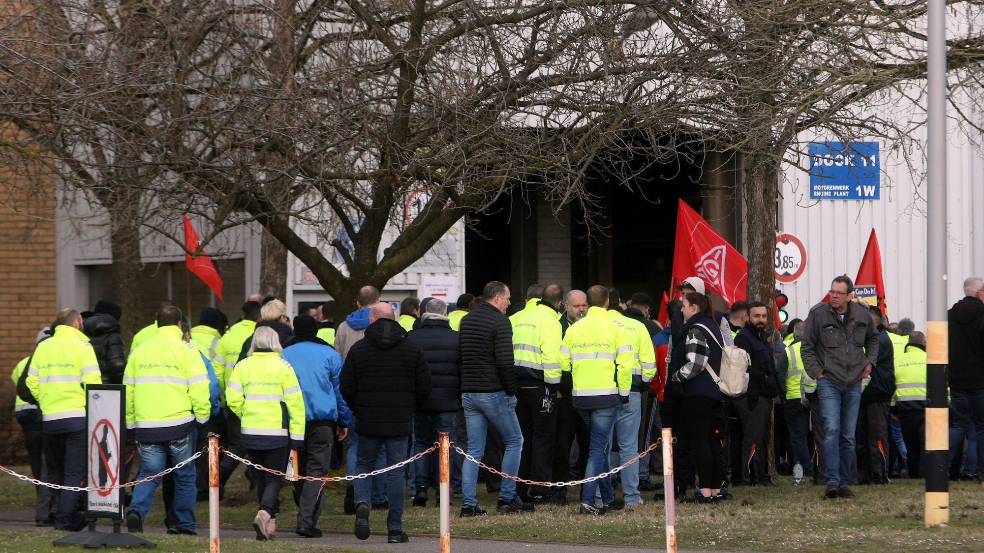 Ford-Mitarbeiter treffen sich zur Betriebsversammlung. Foto: Arton Krasniqi