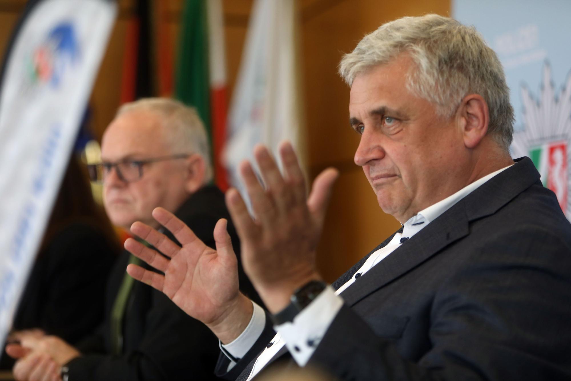 12.03.2025, Köln: Polizeipräsident Johannes Hermanns und der Leiter der Direktion Kriminalität, Leitender Kriminaldirektor Michael Esser (v.l.) stelleb die Kriminalitätszahlen des Jahres 2024 für Köln und Leverkusen vor. Foto: Arton Krasniqi