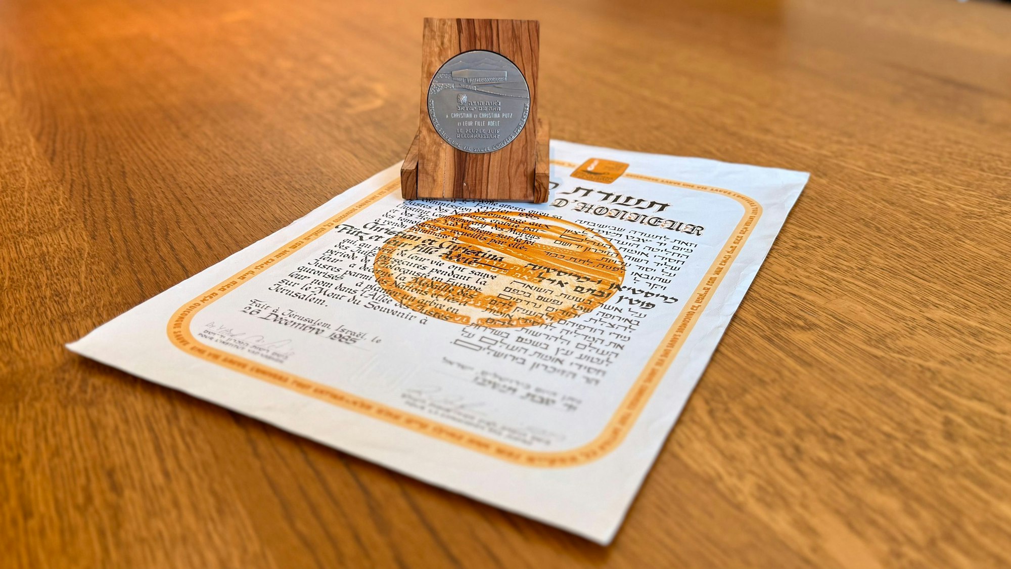 Posthum wurde Familie Pütz der Ehrentitel „Gerechte unter den Völkern“ verliehen, weil sie das eigene Leben riskierten, um das einer Jüdin zu retten. Medaille und Urkunde werden im NS-Dok archiviert.