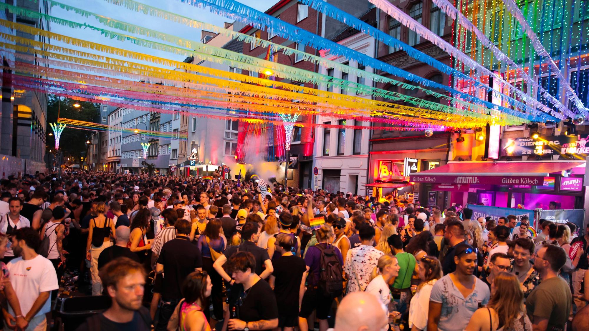 Das Straßenfest ist einer der Höhepunkte des Cologne Pride.