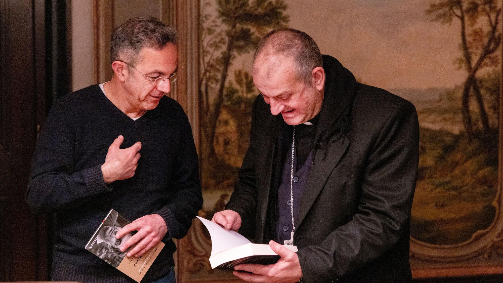 Begegnung zwischen dem syrisch-katholischen Erzbischof Jacques Mourad, Homs, rechts) und dem Schriftsteller Navid Kermani im Erzbischöflichen Generalvikariat Köln.