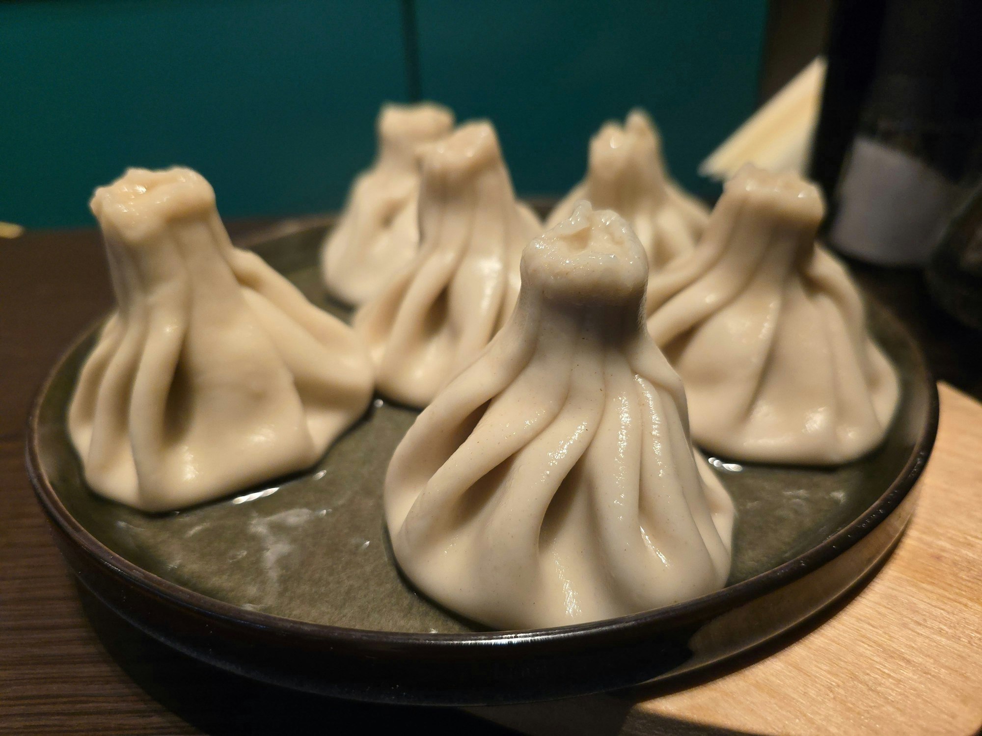 Teigtaschen auf einem Teller