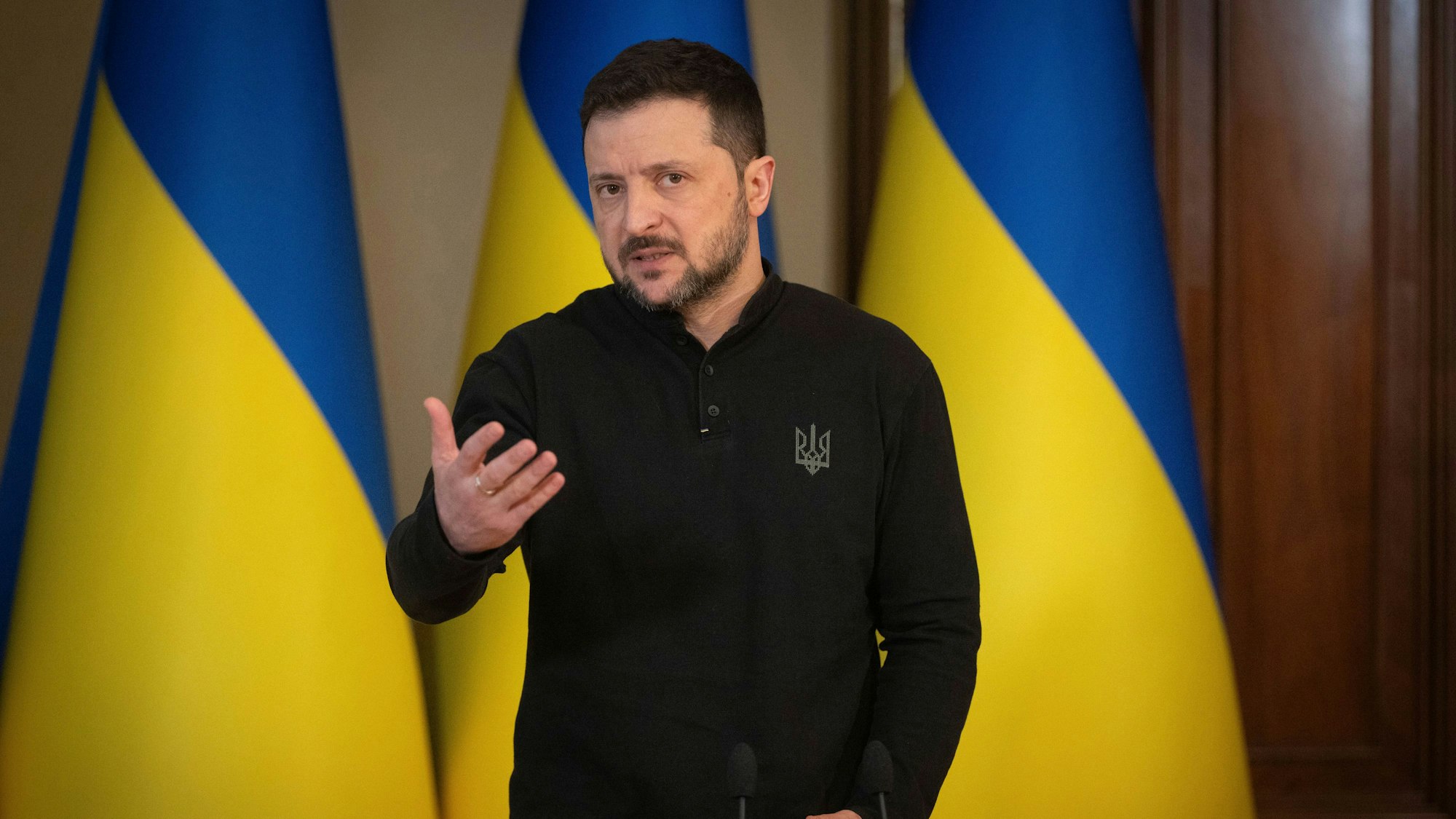 12.03.2025, Ukraine, Kiew: Wolodymyr Selenskyj, Präsident der Ukraine, spricht während eines Briefings. Foto: Efrem Lukatsky/AP/dpa +++ dpa-Bildfunk +++