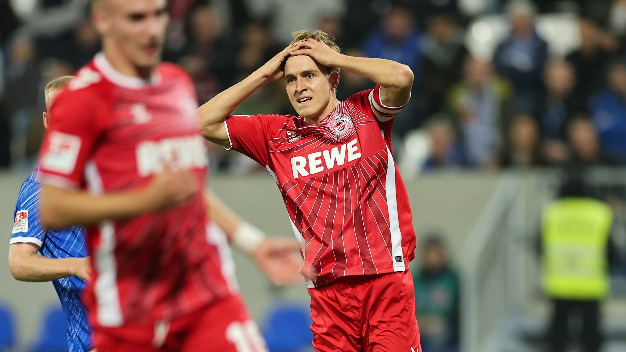 18.10.2024, xdcx, Fussball 2. Bundesliga, SV Darmstadt 98 - 1. FC Köln, emonline, emspor, despor, v.l., Timo Hübers 1. FC Köln enttaeuscht, enttaeuscht schauend, dissapointed, traurig, frustiert, frust, gefrustet DFL/DFB REGULATIONS PROHIBIT ANY USE OF PHOTOGRAPHS AS IMAGE SEQUENCES AND/OR QUASI-VIDEO. *** 18 10 2024, xdcx, Soccer 2 Bundesliga, SV Darmstadt 98 1 FC Köln, emonline, emspor, despor, v l , Timo Hübers 1 FC Köln enttaeuscht, enttaeuscht schauend, dissapointed, traurig, frustiert, frustiert, gefrustet DFL DFB REGULATIONS PROHIBIT ANY USE OF PHOTOGRAPHS AS IMAGE SEQUENCES AND OR QUASI VIDEO Copyright: HMBxMedia/Claus