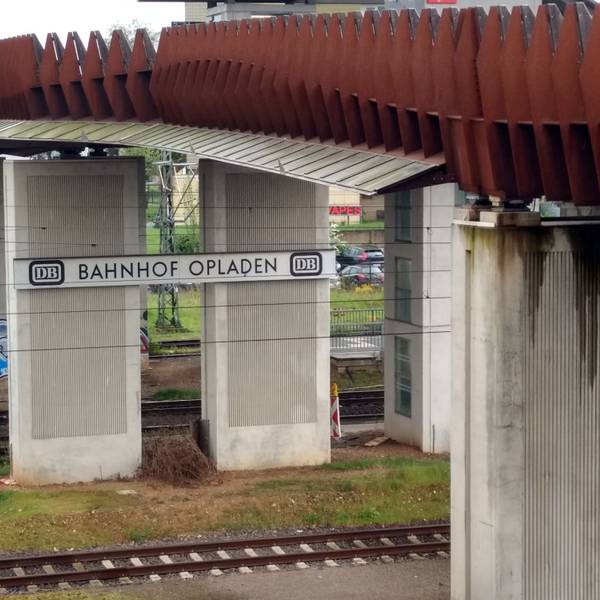 Die Brücke über den Bahnhof Opladen