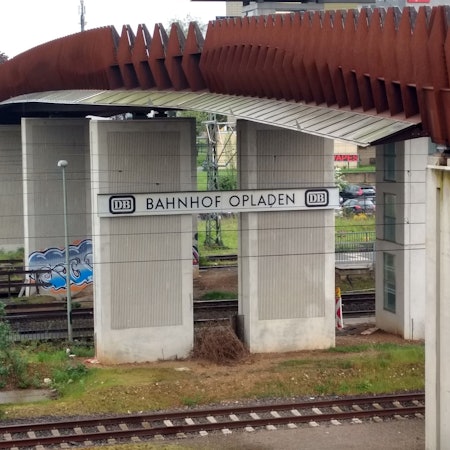 Die Brücke über den Bahnhof Opladen