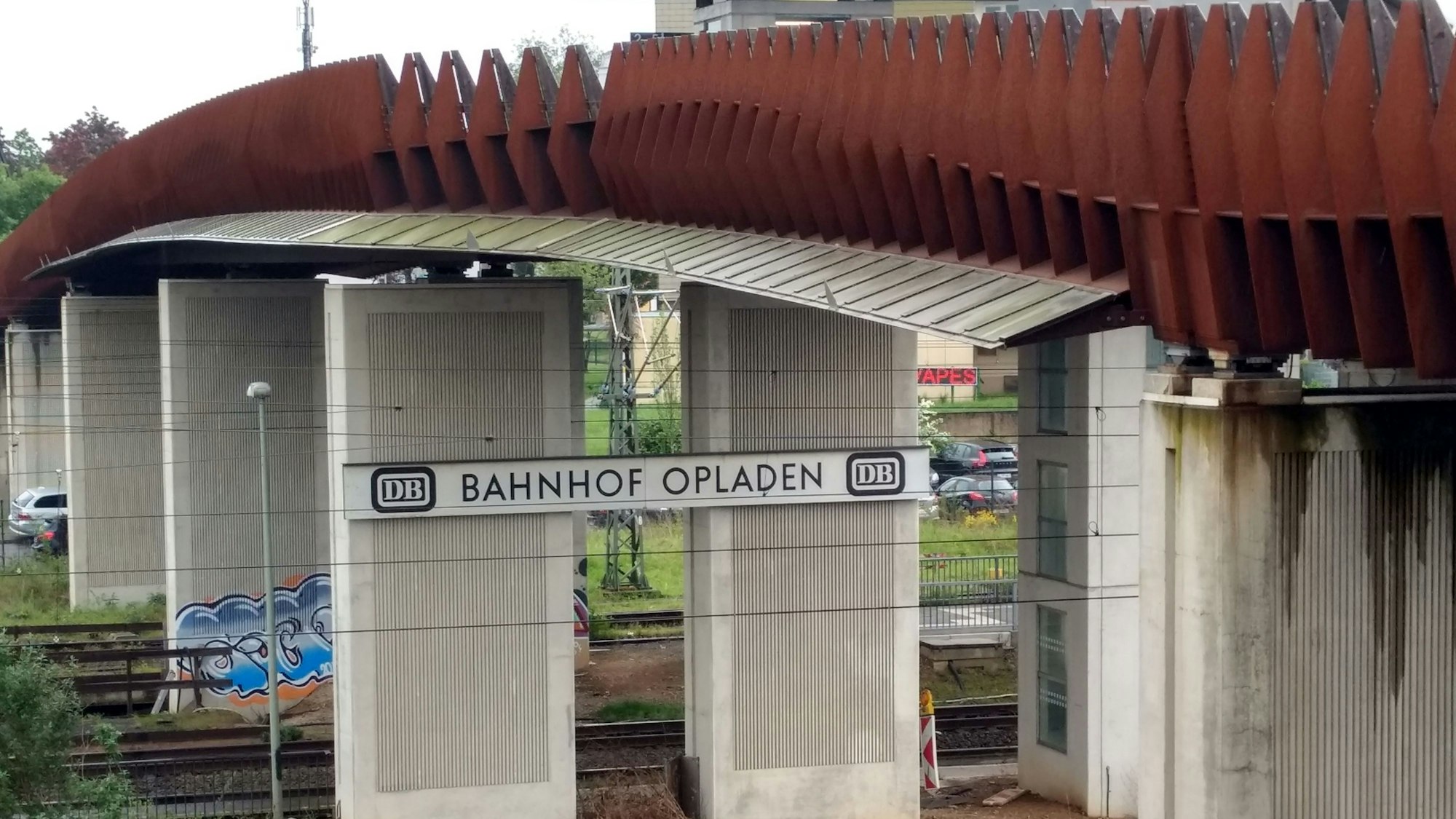 Die Brücke über den Bahnhof Opladen