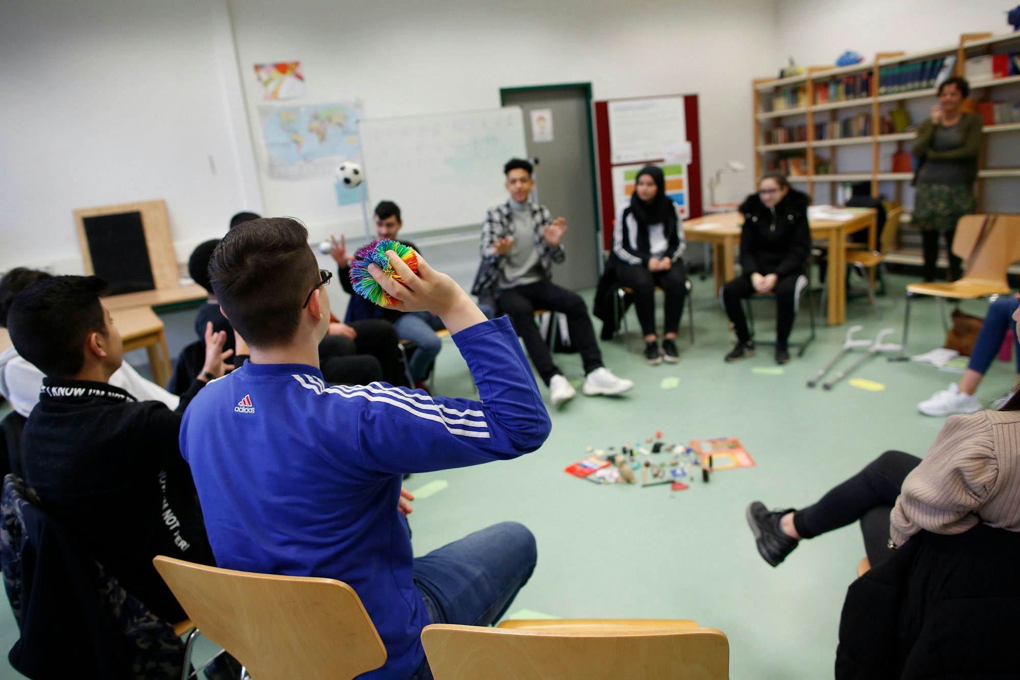 Jugendliche bei einer Unterrichtseinheit