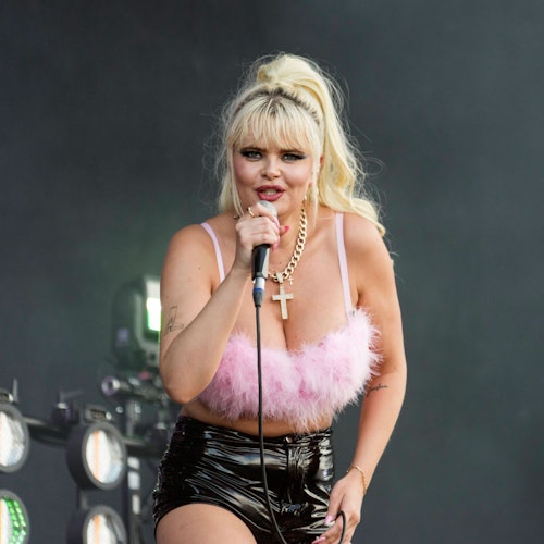 Erika Vikman auf der Bühne.