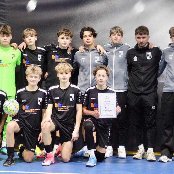 Gruppenbild einer U-15-Fußballmannschaft