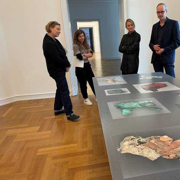 Eric Lanz (r.) stellt im Museum Morsbroich Werke aus den vergangenen 35 Jahren aus.