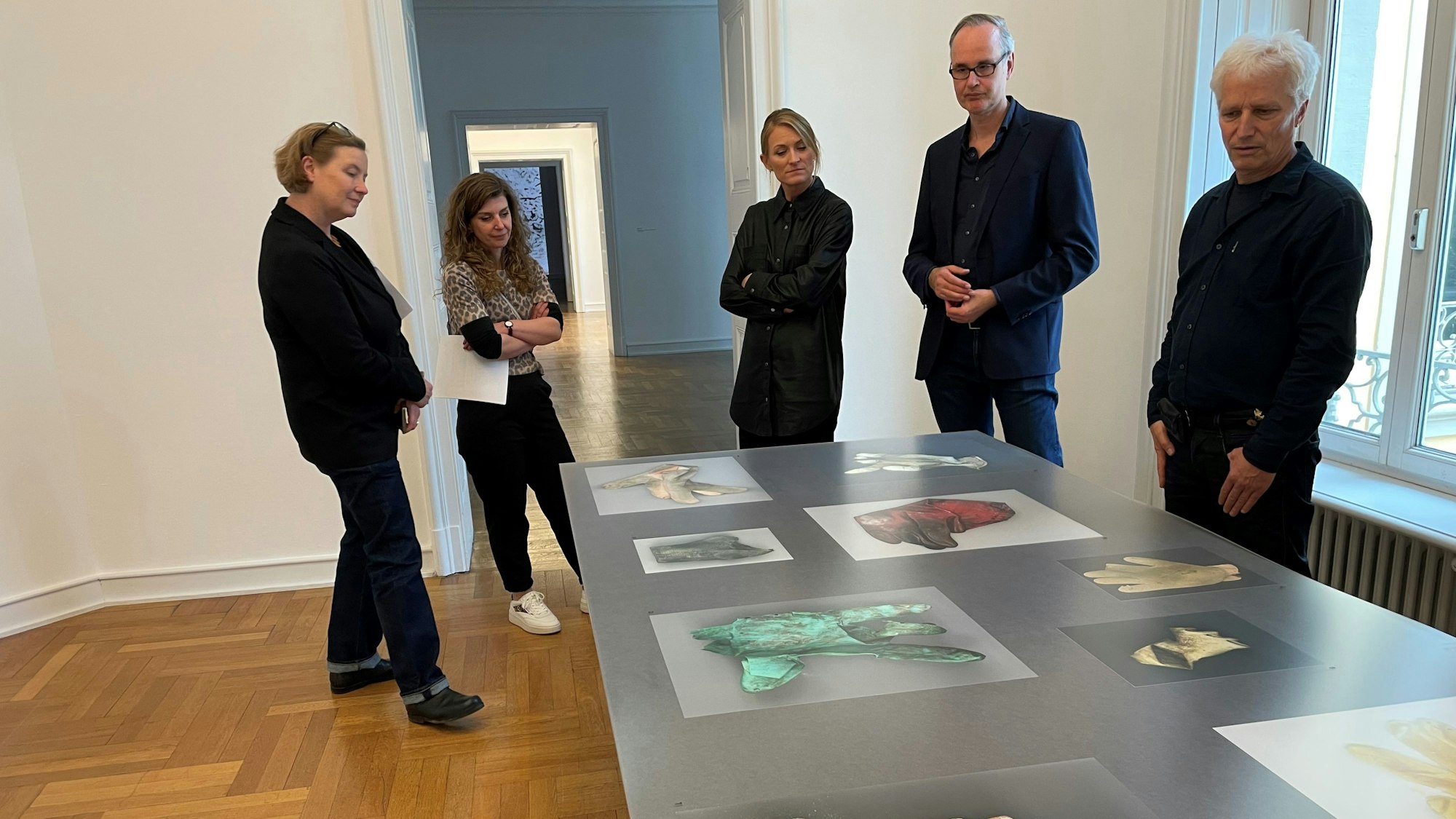 Eric Lanz (r.) stellt im Museum Morsbroich Werke aus den vergangenen 35 Jahren aus.