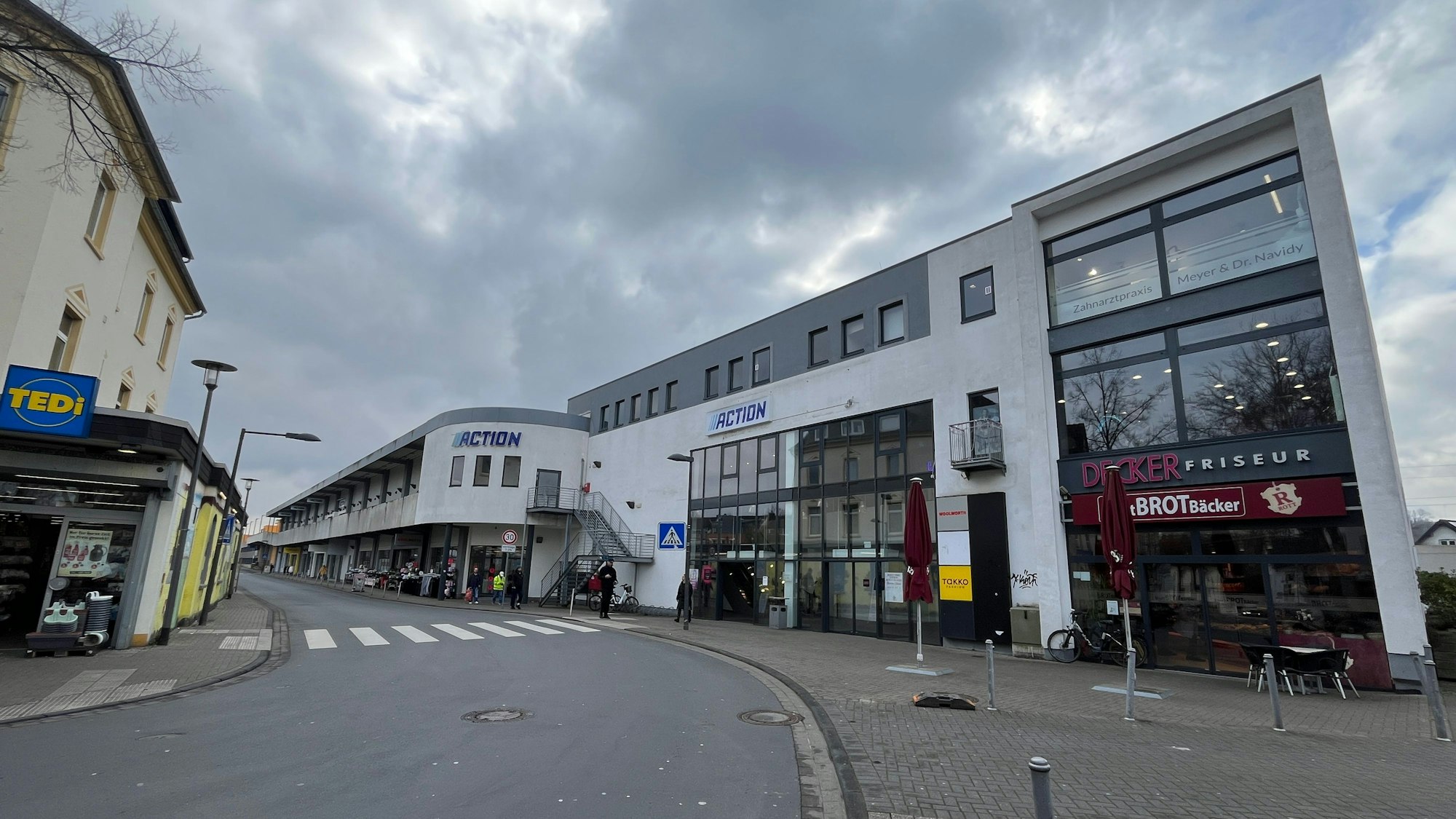 Ein Geschäfts- und Dienstleistungszentrum an der Alten Ladestraße in Hennef soll neu belebt werden.