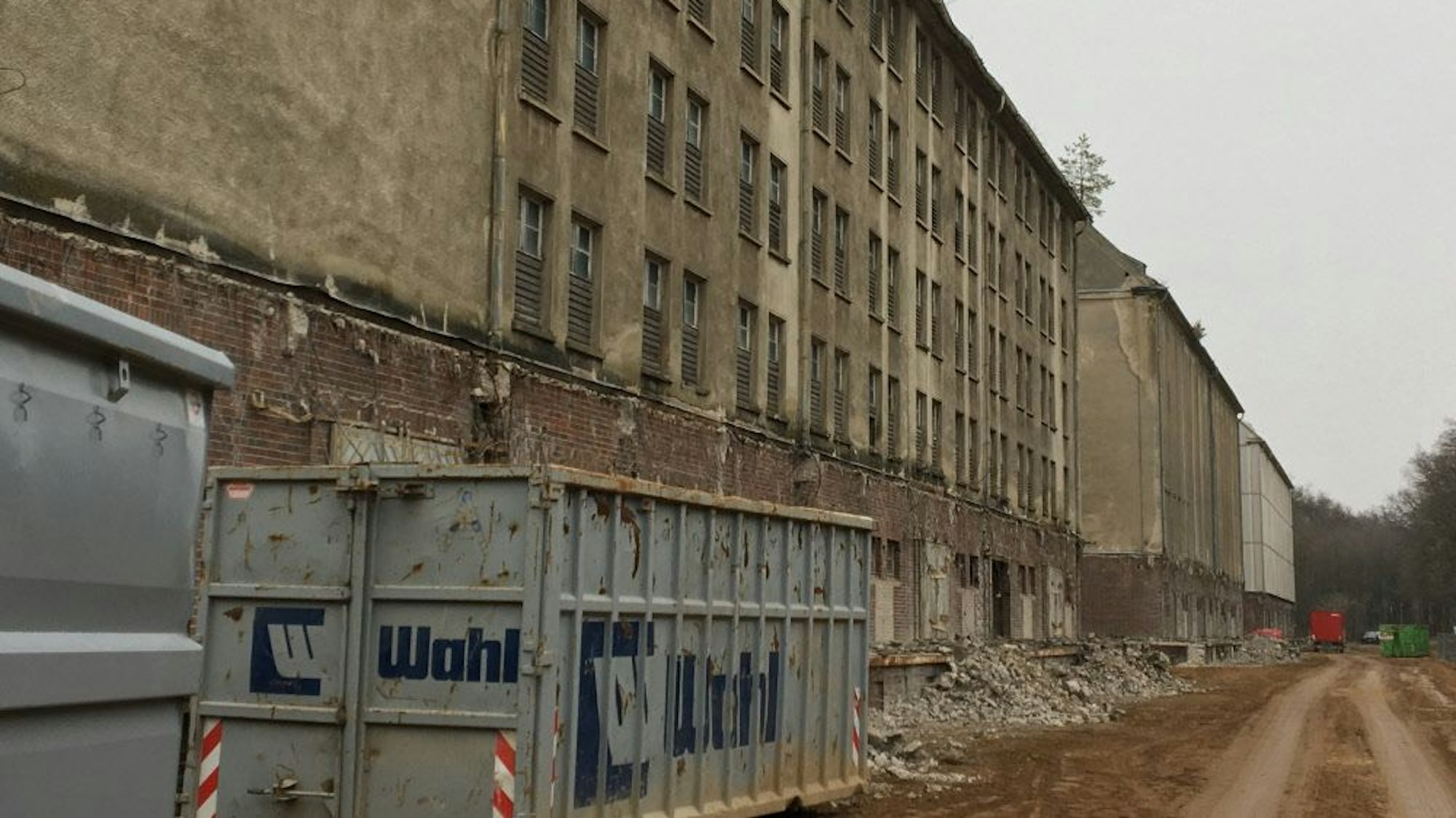 Vor dem Abbruch sahen die in den 1930er-Jahren bombensicher gebauten Speicherhäuser am Lager Lind so aus.