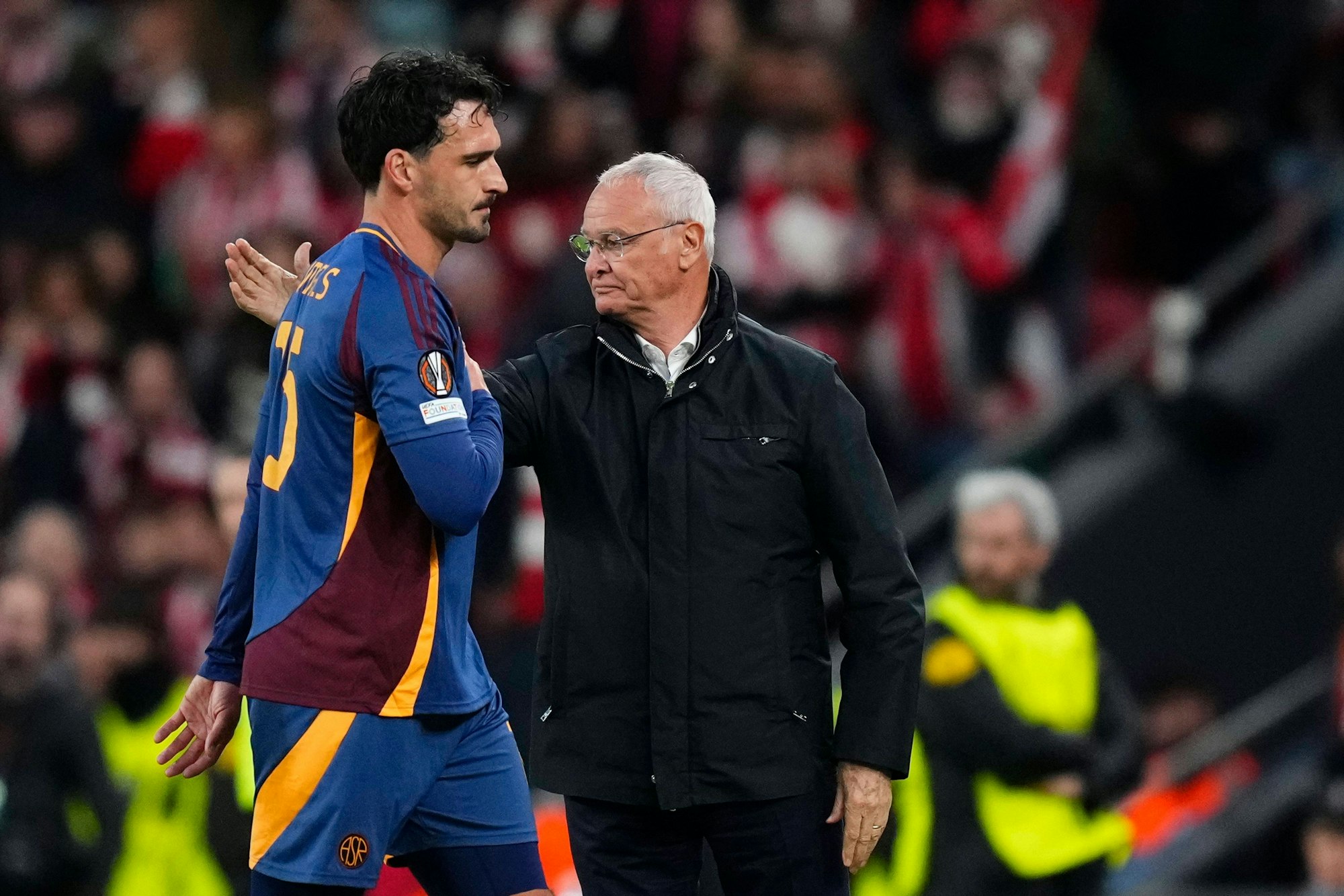 Mit Trainer Claudio Ranieri gab es einen kurzen Handschlag, dann verschwand Mats Hummels in den Katakomben.