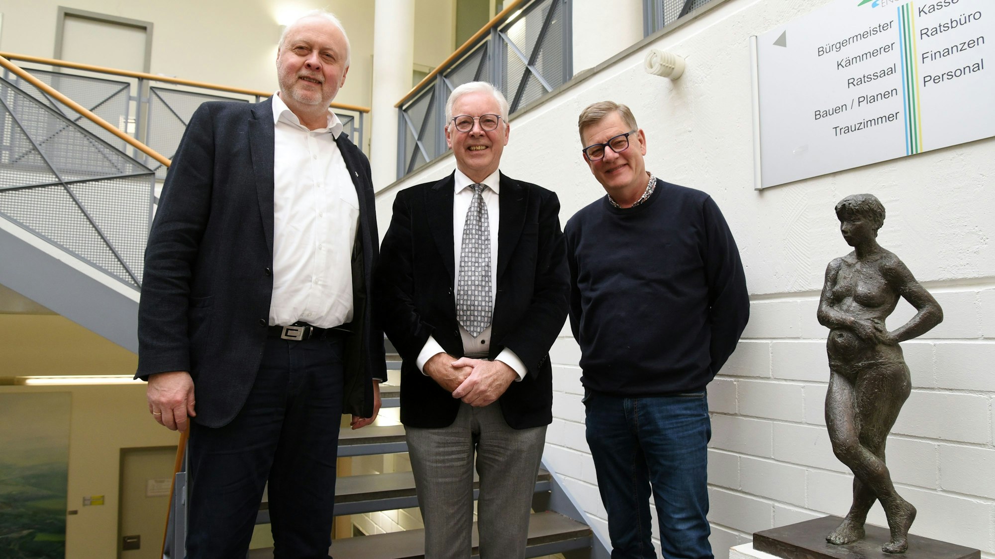 Bürgermeister Gero Karthaus dankte dem Vorsitzenden Udo Meyer und Michael Fischbach (v.l.) stellvertretend für alle Ehrenamtler der Bürgerstiftung.