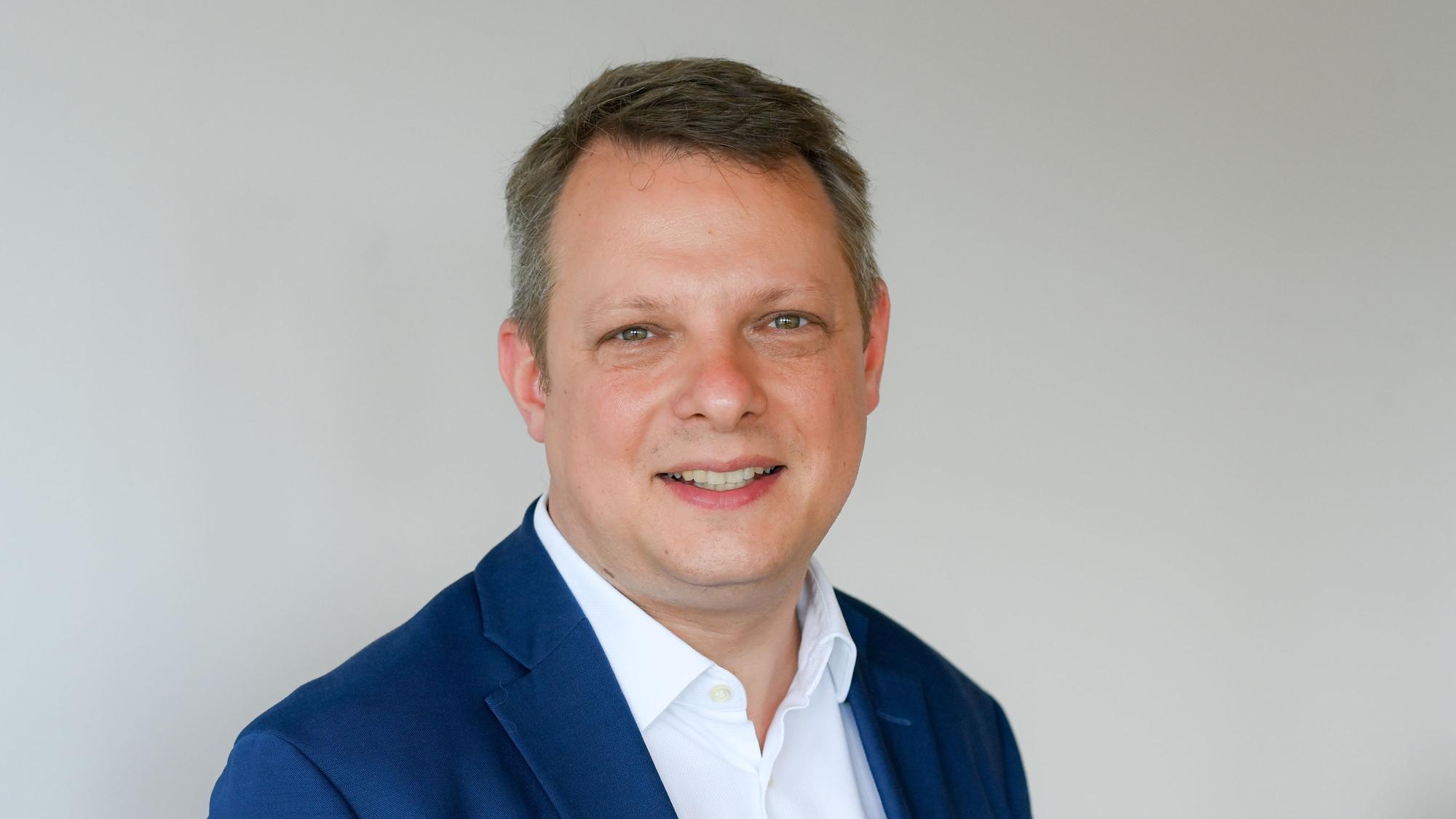 David Biesinger, Chefredakteur des Rundfunks Berlin-Brandenburg, bei einem Pressetermin auf dem RBB-Gelände an der Masurenallee. (Archivbild)