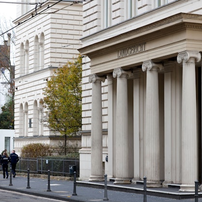 Das Gebäude des Bonner Landgerichts an der Wilhelmstraße hat ein 30-Jähriger aus Waldbröl als freier Mann verlassen. Im vergangenen Jahr hatte er einem anderen Mann aus der Marktstadt ins Bein geschossen.