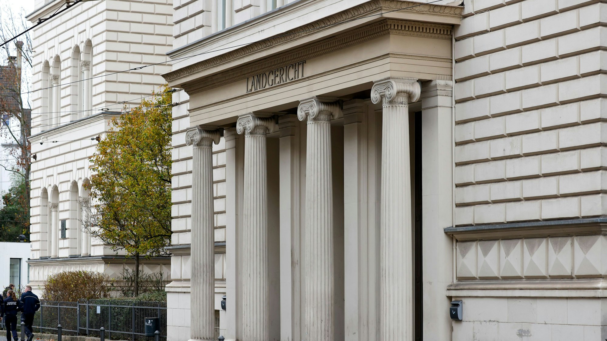Eingang des Bonner Landgerichts