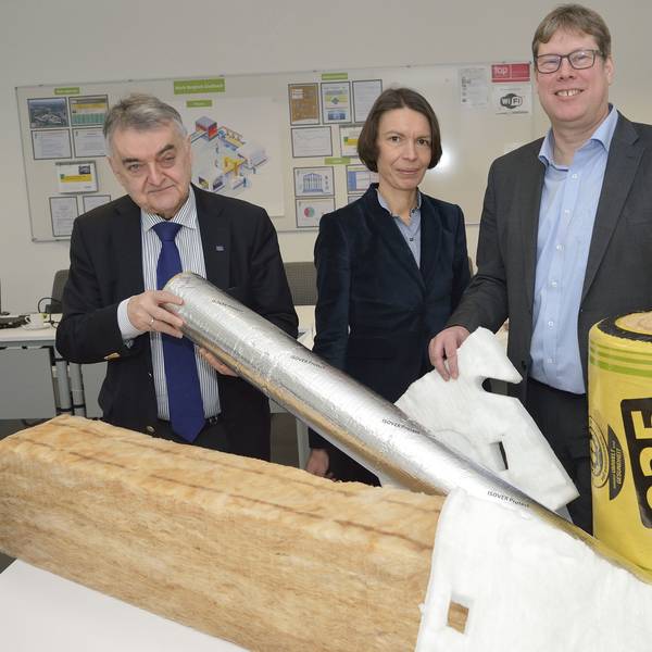 Herbert Reul besucht das Werk der Saint-Gobain Isover G+H
v.l. Herbert Reul, Celine Carre (G+H), Nikolaus Wesely (G+H)