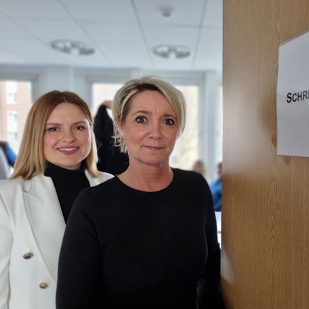Kommunales Test und Meldestelle vl: Dorota Klapinski, Pädagogische Regionalkoordinatorin beim BAMF und BAMF-Mitarbeiterin Anita Winter
