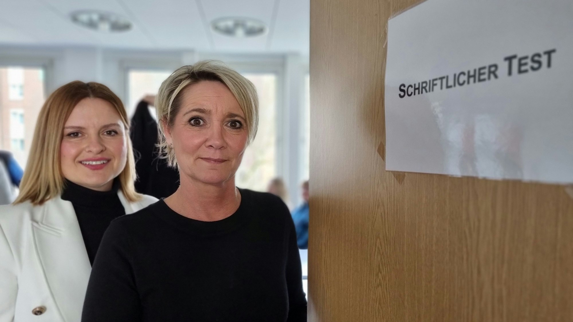 Kommunales Test und Meldestelle vl: Dorota Klapinski, Pädagogische Regionalkoordinatorin beim BAMF und BAMF-Mitarbeiterin Anita Winter