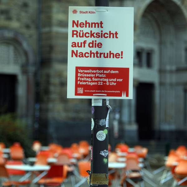 Die Stadt will das Verweilverbot auf dem Brüsseler Platz verschärfen.