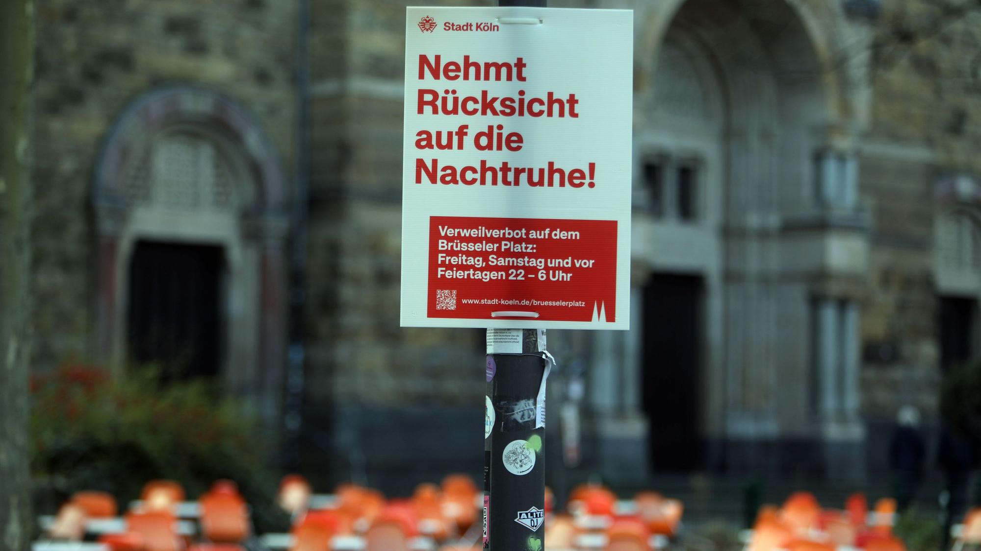 Die Stadt will das Verweilverbot auf dem Brüsseler Platz verschärfen.