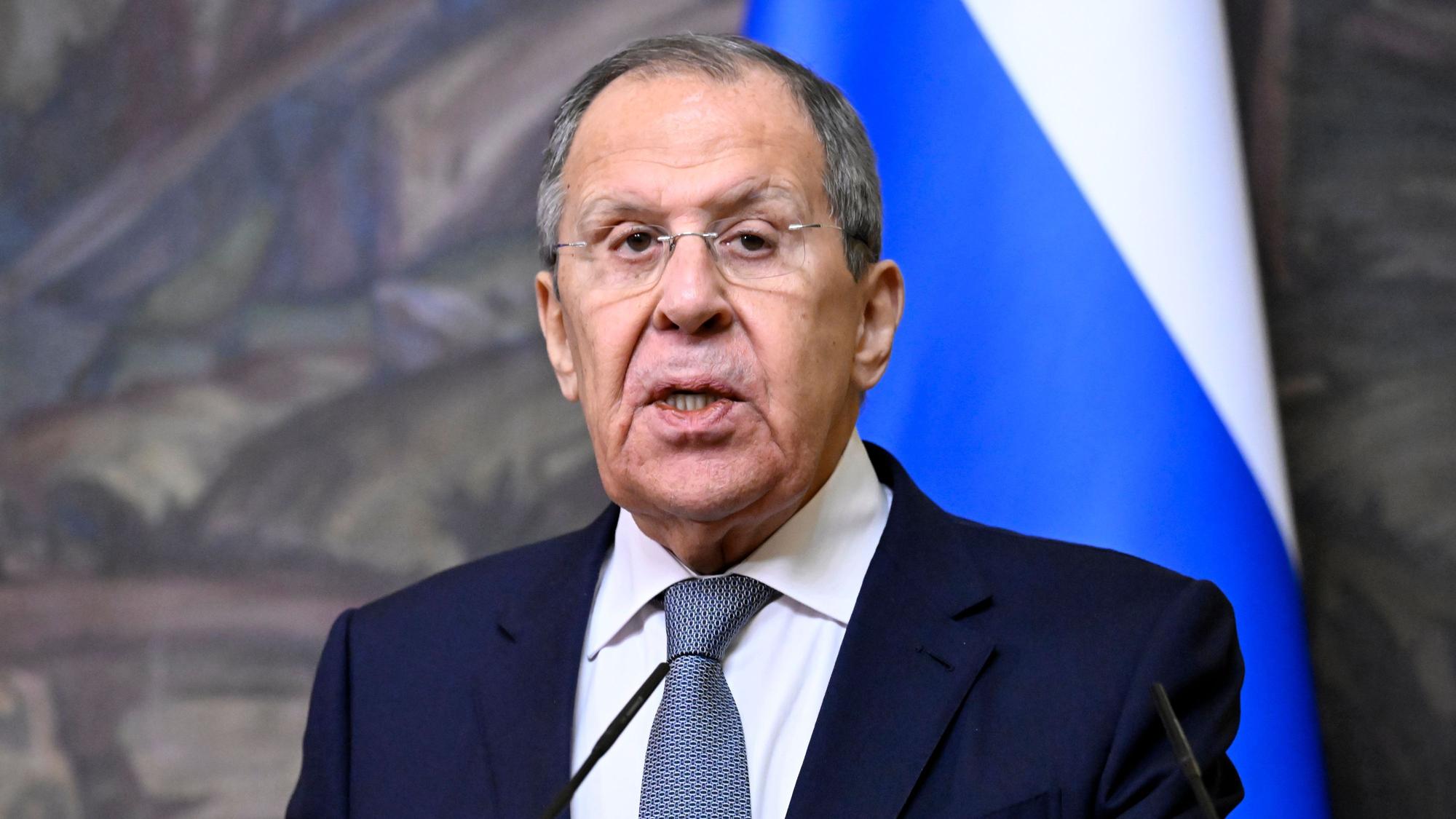 Der russische Außenminister Sergej Lawrow spricht auf einer Pressekonferenz. (Archivbild)
