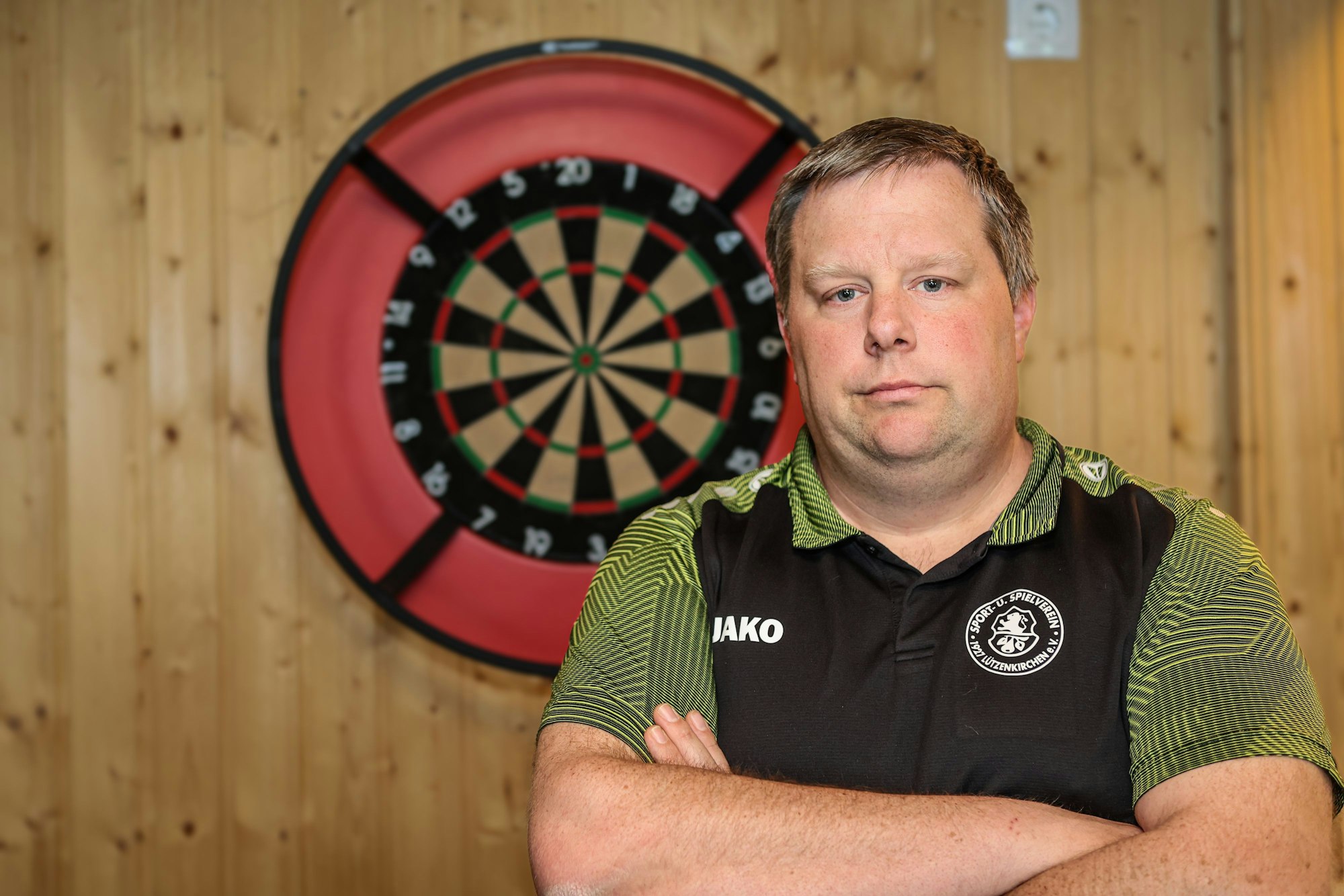 Christian Claaßen eröffnet die erste Darts Abteilung beim SSV Lützenkirchen.
