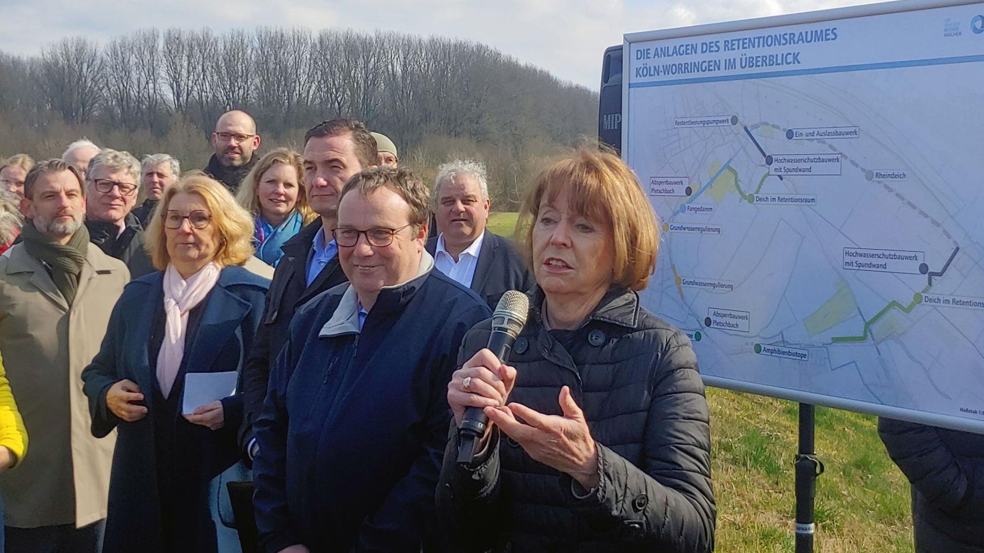 Die Verantwortlichen stellen die Planungen vor.