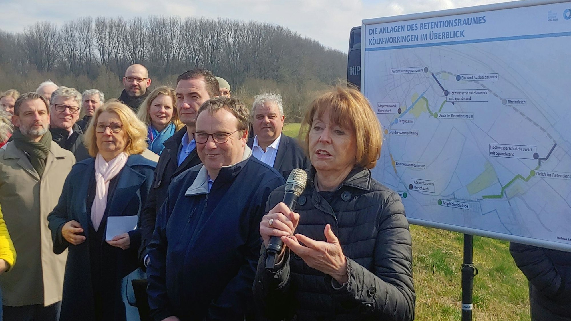 Die Verantwortlichen stellen die Planungen vor.