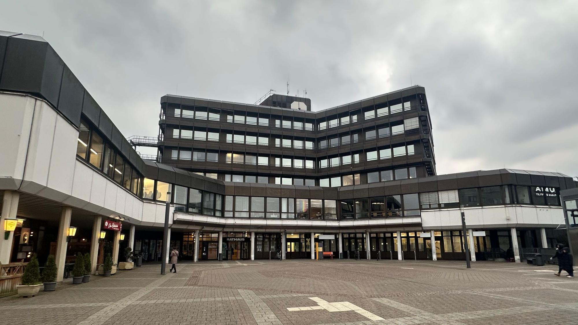 Dunkle Wolken über und dicke Luft im Rathaus von Sankt Augustin wegen der Neubesetzung der Stelle des Technischen Beigeordneten.