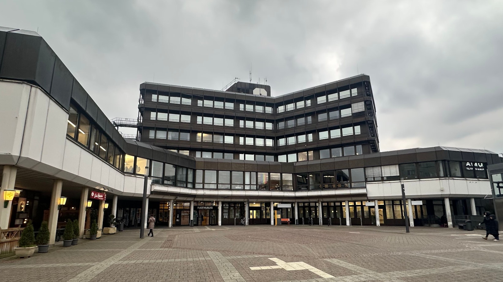 Dunkle Wolken über und dicke Luft im Rathaus von Sankt Augustin wegen der Neubesetzung der Stelle des Technischen Beigeordneten.