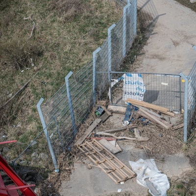 Der Radweg aus Rheindorf endet vor der Autobahnbrücke. Foto: Ralf Krieger
