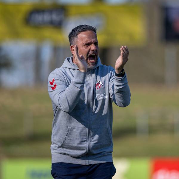Fussball, Saison 2024/2025, Regionalliga West, 08.03.2025, 25. Spieltag, Herren, 1.FC Bocholt weiss vs. 1.FC Koeln U23 rot /// Evangelos Sbonias Trainer 1. FC Koeln U23 Bocholt Stadion am Huenting Nordrhein-Westfalen Deutschland *** Football, Season 2024 2025, Regionalliga West, 08 03 2025, 25 Matchday, Men, 1 FC Bocholt white vs 1 FC Koeln U23 red Evangelos Sbonias Coach 1 FC Koeln U23 Bocholt Stadion am Huenting Nordrhein Westfalen Germany 250308_fb_1fc-bocholt_1fc-koeln-u23_38848