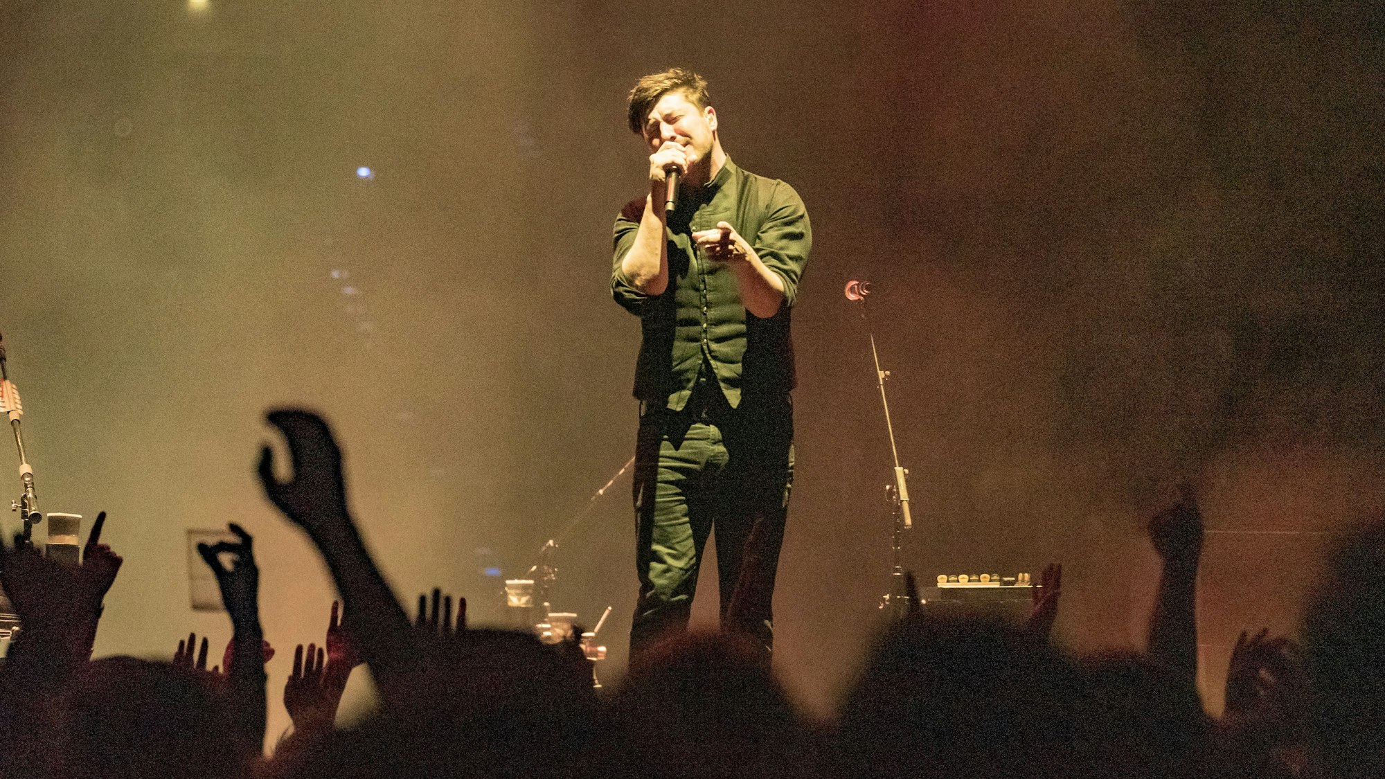 Sänger Marcus Mumford und die Kölner Fans: Auch im Mai 2019 spielten Mumford & Sons in der Lanxess Arena.