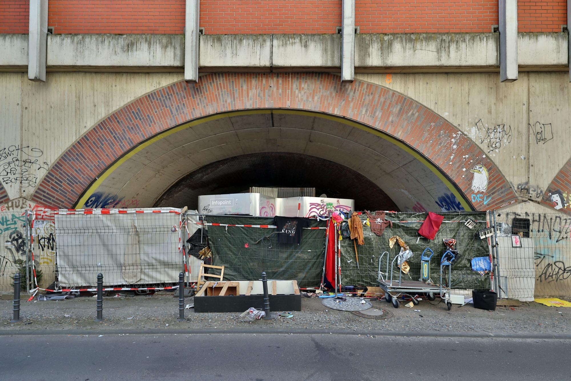 07.03.2025
Köln
Gespräch mit dem Verein Bahnbögen e. V. Wir machen einen Spaziergang entlang der jahrzehntelangen Misere an der Hüttenstraße in Ehrenfeld
Foto: Martina Goyert