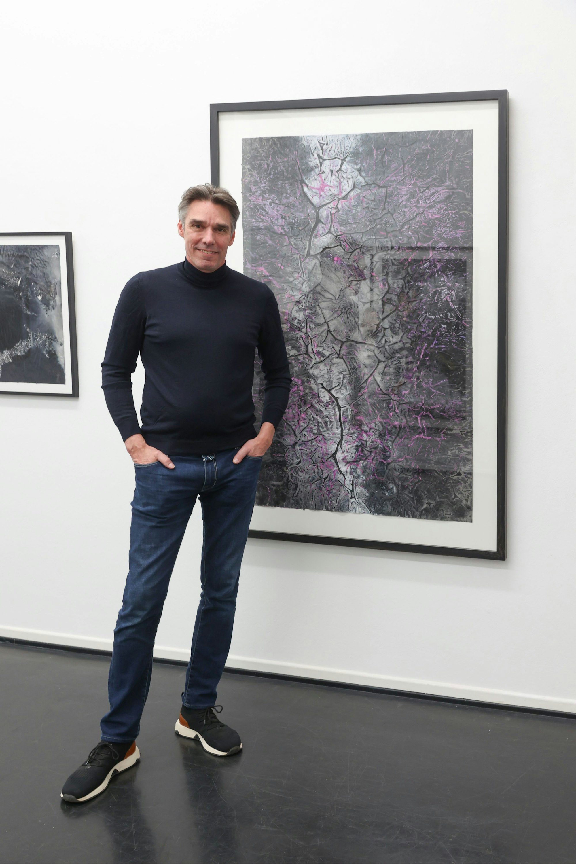 Michael Stich neben einem seiner Werke.