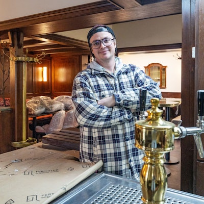 Mark Junglas an der Theke im Marienbildchen