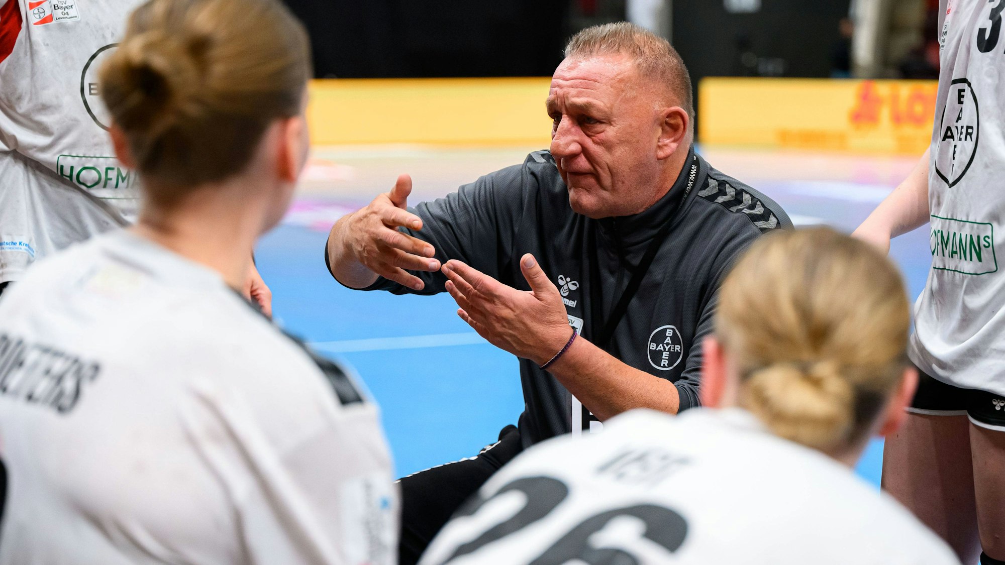 Handball: Bundesliga Frauen, HB Ludwigsburg - Bayer Leverkusen Trainer Michael Biegler Leverkusen Ludwigsburg MHP Arena Baden-Württemberg Deutschland *** Handball Bundesliga Women, HB Ludwigsburg Bayer Leverkusen Coach Michael Biegler Leverkusen Ludwigsburg MHP Arena Baden Württemberg Germany