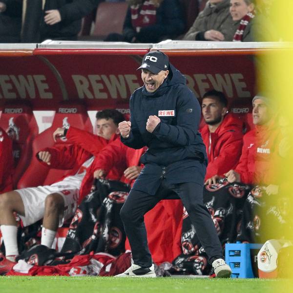 15.03.2025, Nordrhein-Westfalen, Köln: Fußball: 2. Bundesliga, 1. FC Köln - Darmstadt 98, 26. Spieltag, RheinEnergieStadion: Trainer Gerhard Struber vom 1. FC Köln jubelt mit dem Schlußpfiff. Foto: Anke Waelischmiller/dpa - WICHTIGER HINWEIS: Gemäß den Vorgaben der DFL Deutsche Fußball Liga bzw. des DFB Deutscher Fußball-Bund ist es untersagt, in dem Stadion und/oder vom Spiel angefertigte Fotoaufnahmen in Form von Sequenzbildern und/oder videoähnlichen Fotostrecken zu verwerten bzw. verwerten zu lassen. +++ dpa-Bildfunk +++